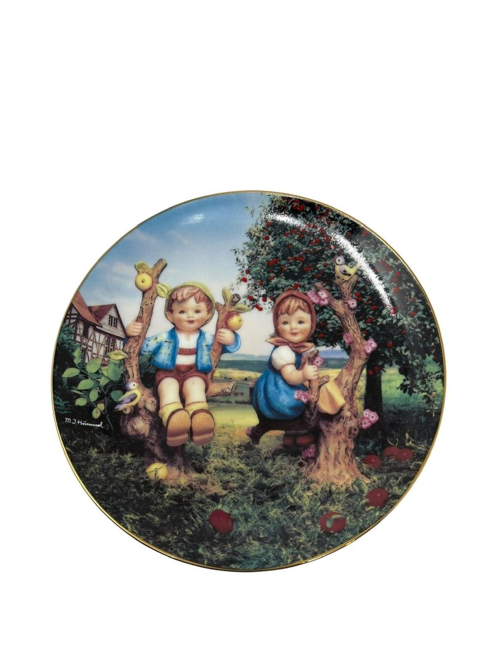 MI Hummel Danbury Mint "Apple Tree Boy & Girl" Collector Plate 8" Diameter